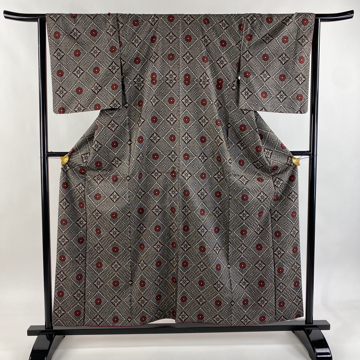 【美品】 紬 身丈158cm 裄丈64cm M 袷 菱 花 焦茶色 正絹 秀品 【中古】拍卖