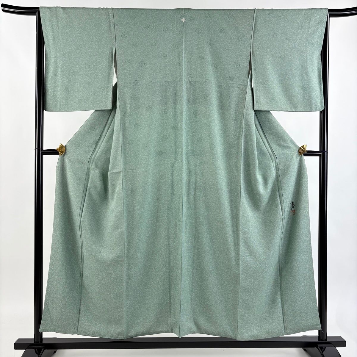 色無地 身丈155cm 裄丈64.5cm M 袷 大久保玄才 落款 地紋 灰緑 正絹 秀品 一つ紋 【中古】拍卖