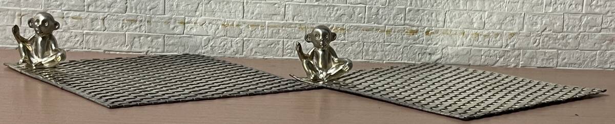 【1円スタート】銀色猿のコースター 2枚 10㎝×10㎝ 2枚約158g 現状品 自宅保管品 傷汚れ有 包装無しでそのまま封入して発送拍卖