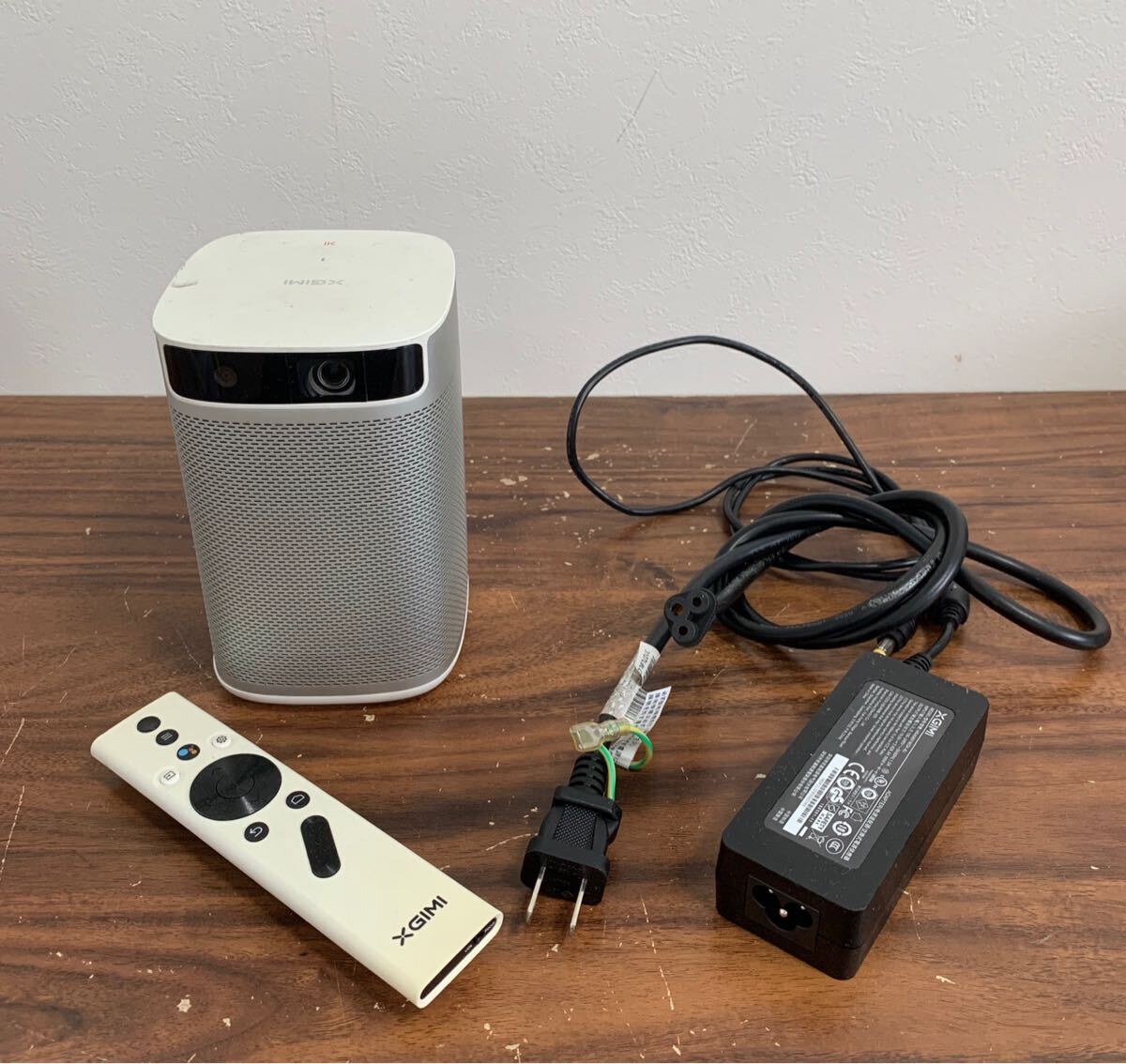 【美品】 XGIMI MOGO Pro プロジェクター harman kordon XJ03W エクスジミー モニタ モバイル拍卖