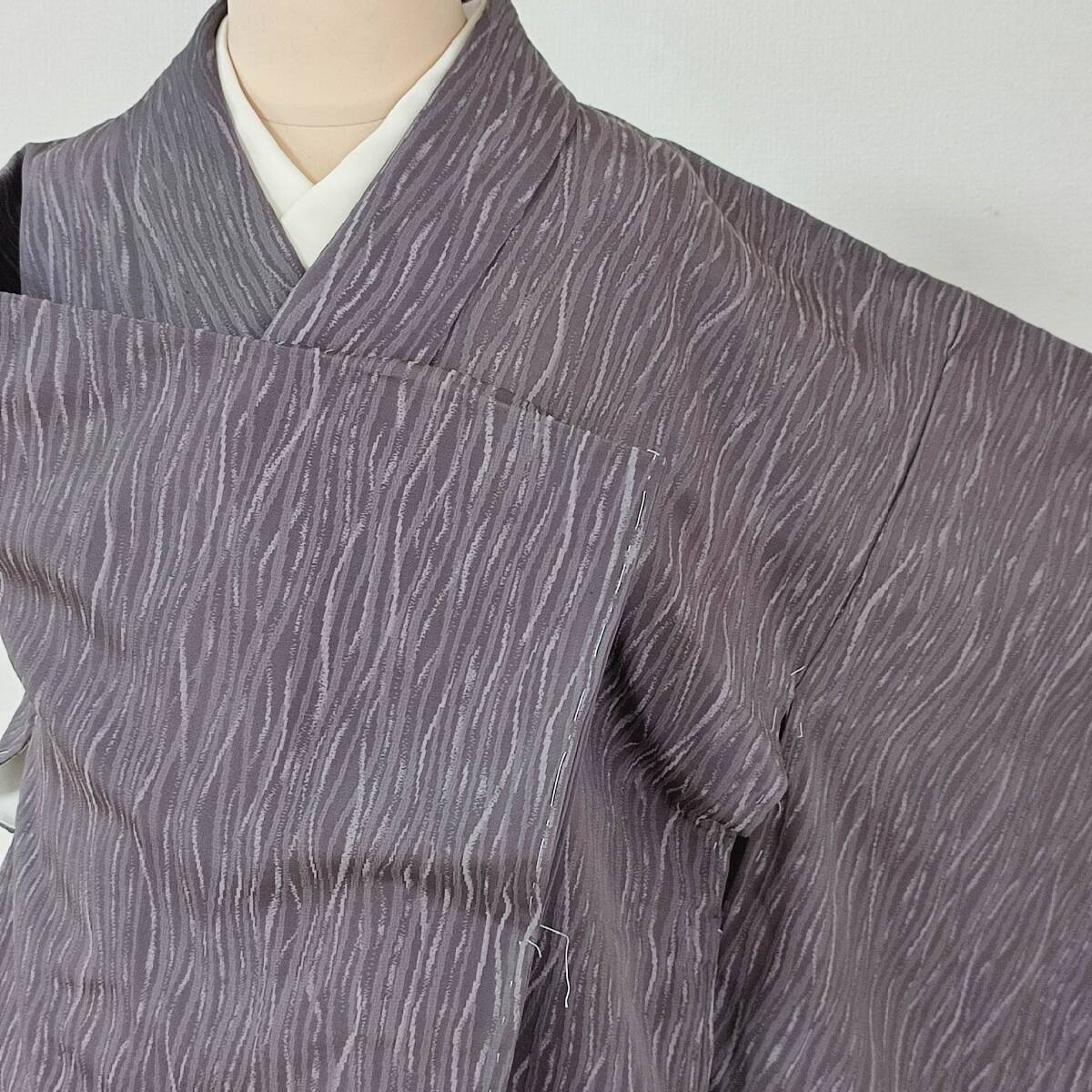 即決■着物の越田■裄65身丈155.5 正絹 小紋 袷 美品 縞の様な模様 お出かけ 街歩き カジュアルなお食事会に■め29E06拍卖