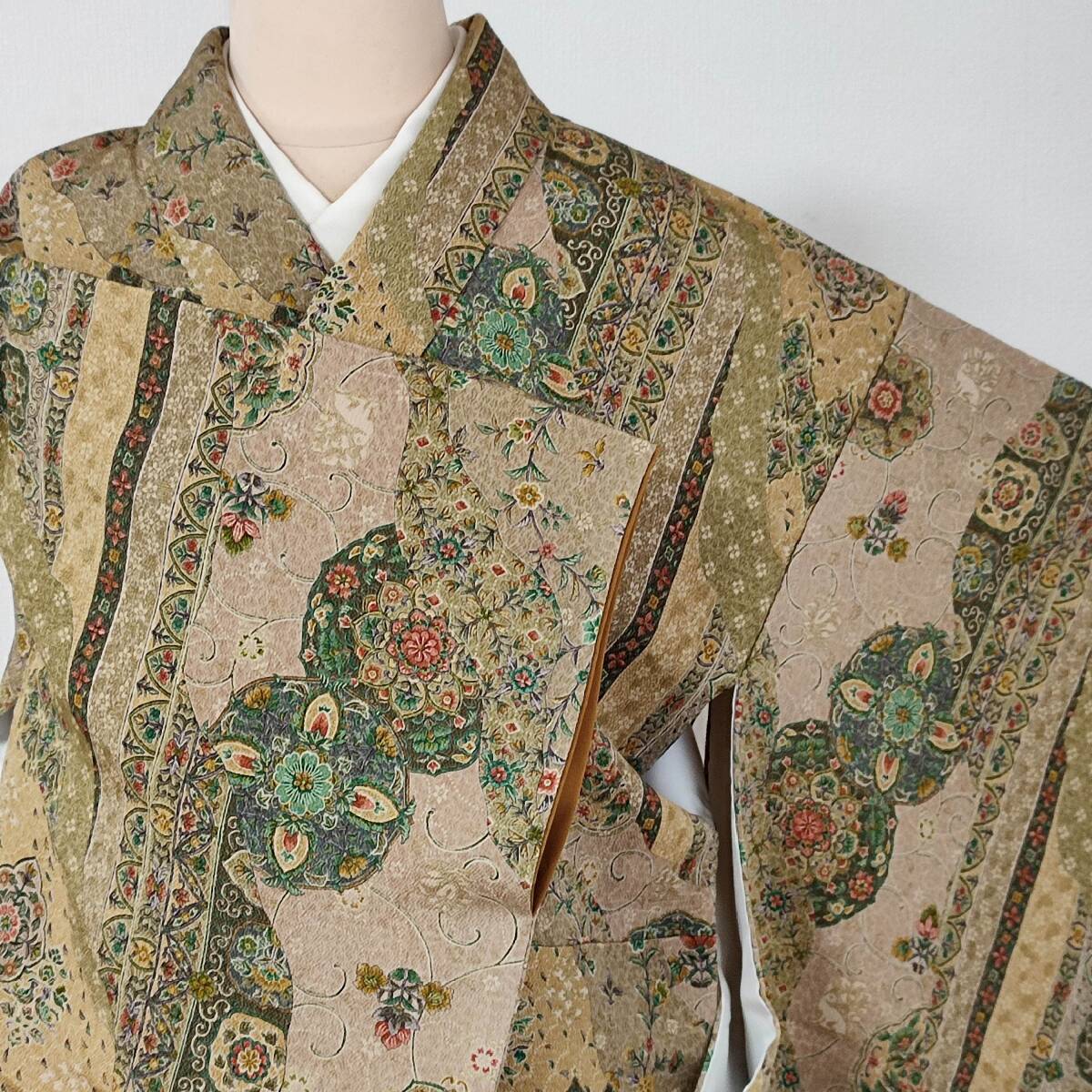 即決■着物の越田■裄64.5身丈155.5 正絹 小紋 袷 更紗文様 兎 うさぎ カジュアルなパーティー 観劇 おしゃれ街着■も05E02拍卖