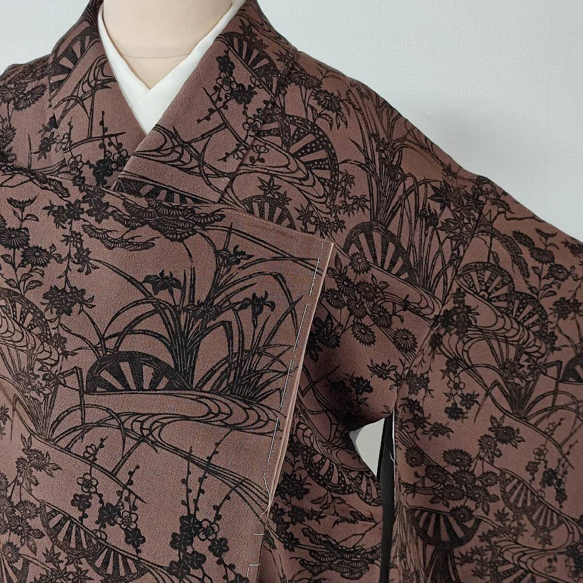 即決■着物の越田■裄65身丈157 正絹 小紋 袷 美品 落款有り 赤城右堂 しつけ糸付き 茶色系■も05E09拍卖