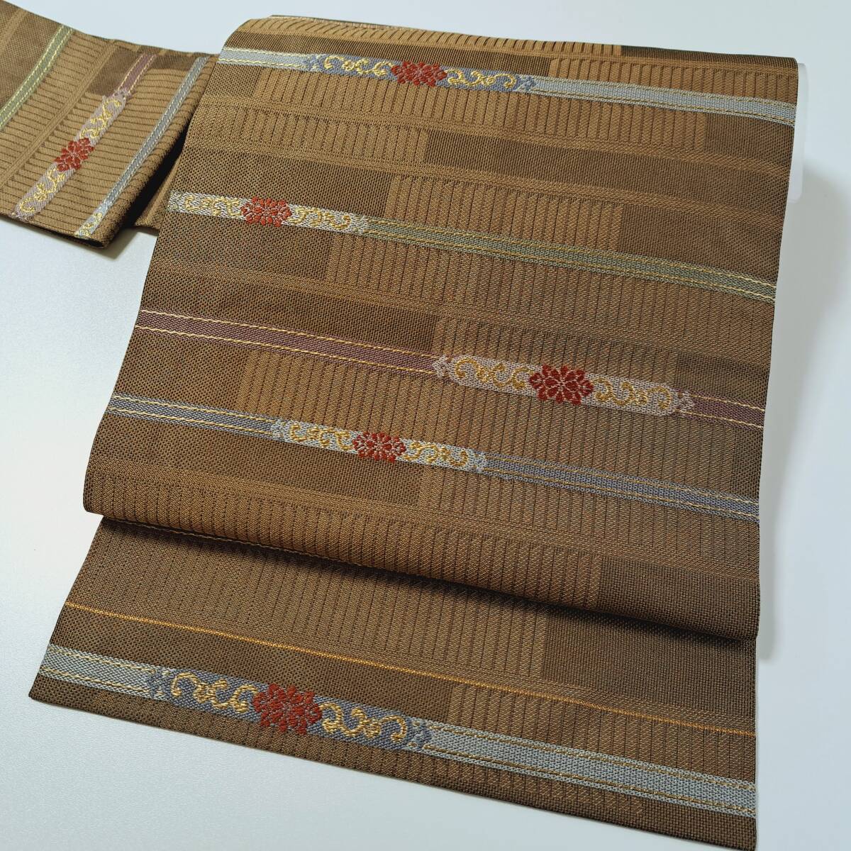 即決■着物の越田■幅30 長さ390 正絹 名古屋帯 名古屋仕立て 茶系 シャリ感 花 可愛い シック 金糸 ■も06J06拍卖