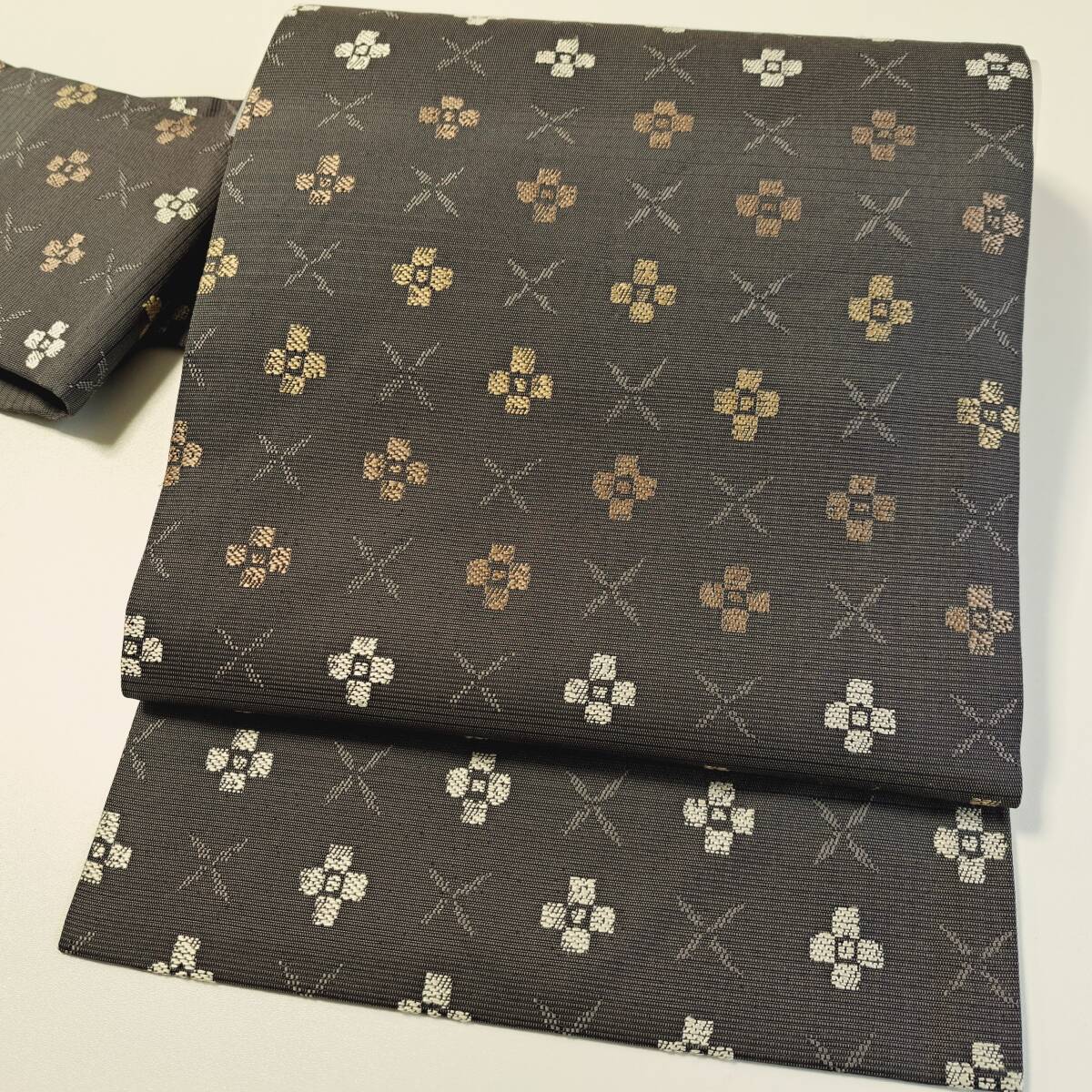 即決■着物の越田■幅30.5 長さ368 正絹 名古屋帯 シャリ感 焦げ茶系 ダークブラウン系 シック オシャレ 花 上質 吾◇も08J02拍卖