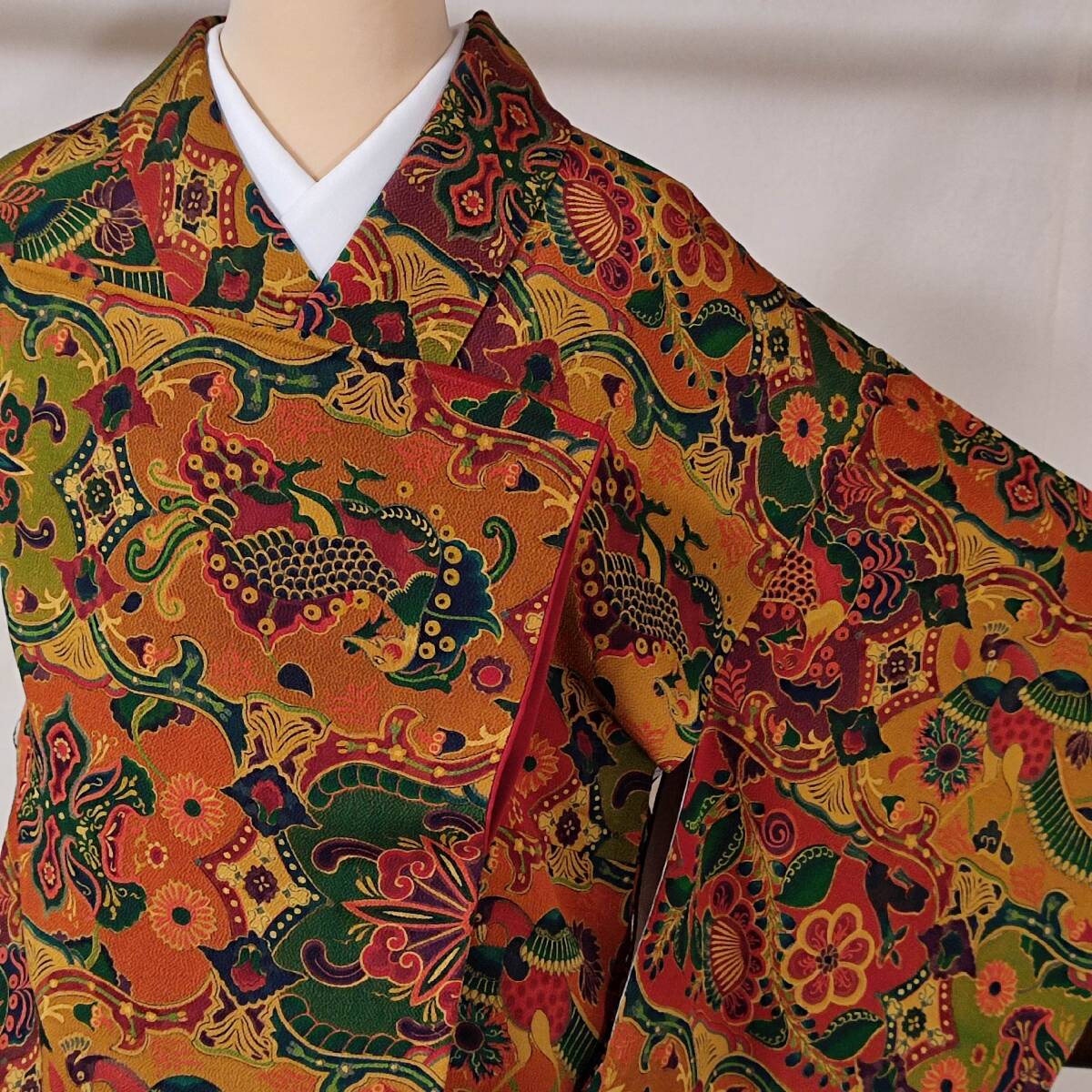 即決■着物の越田■裄63身丈156 正絹 小紋 袷 神獣 幻獣 オリエンタル 更紗柄 カジュアルなお食事会 観劇 イベント お出かけ■も06E01拍卖