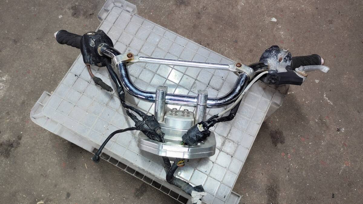 ヤマハマジェスティ125FI コマジェ 中古バーハンドルセット ハンドルポスト ハンドル おまけハンドルスイッチ拍卖