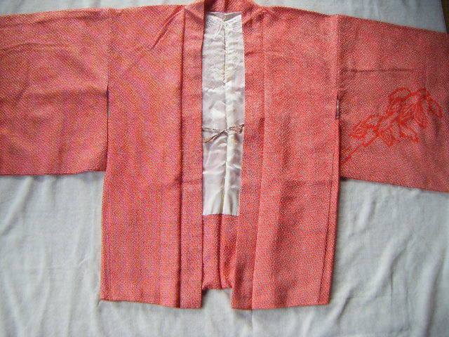 羽織*絞り染*優しいオレンジ*後ろ身頃に大きな模様*20年以上前のもの*表は良好ですが*裏地に薄しみ T拍卖