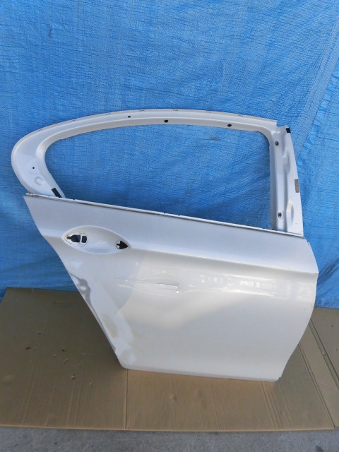 AM345 BMW F10 5シリーズ リアドア 右 白拍卖