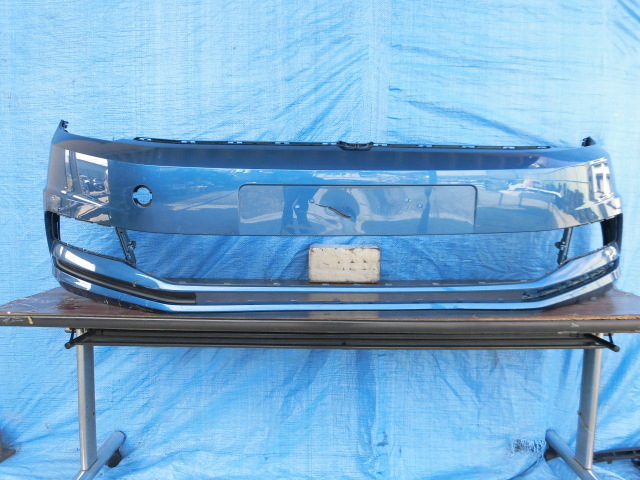 AM375 VW トゥーラン 後期 フロントバンパー 青系 5TA807221AL拍卖
