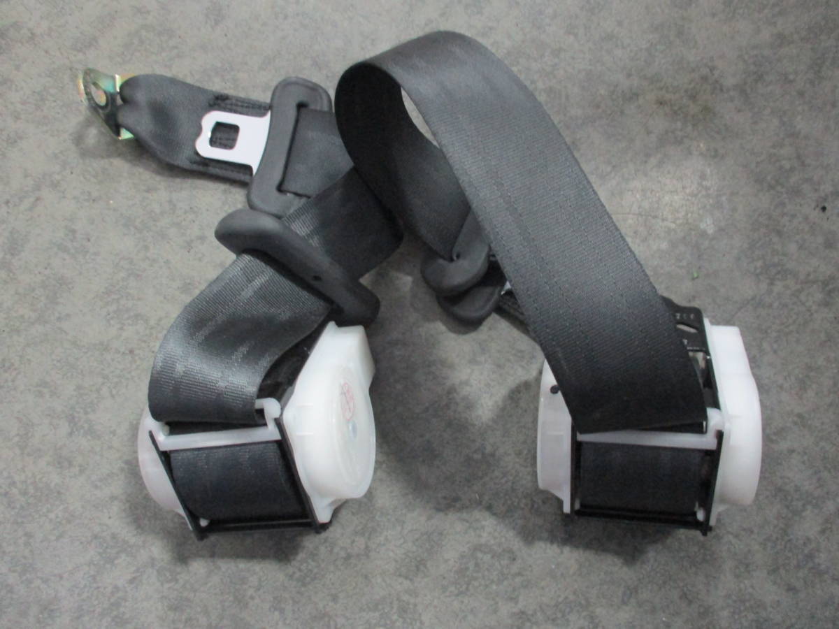 ダイハツ エッセ L245S 純正L235S リア シートベルト 左右 部品取り車あります リヤ シートベルト 左 右 D8633T 拍卖