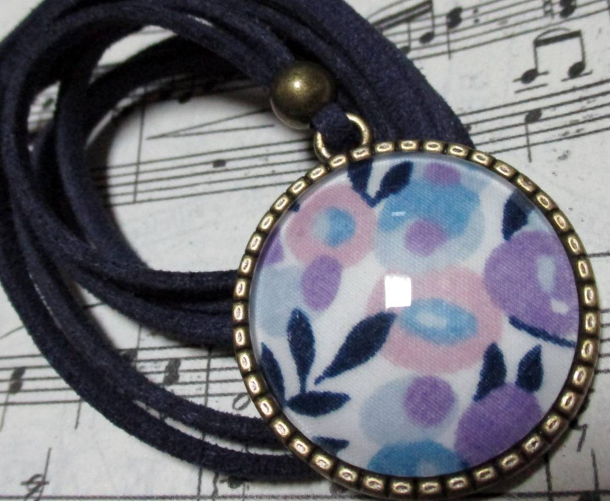 *リバティ Wiltshire ウィルトシャー 水色 ネックレス*チョーカー 果実柄 木の実柄 *拍卖