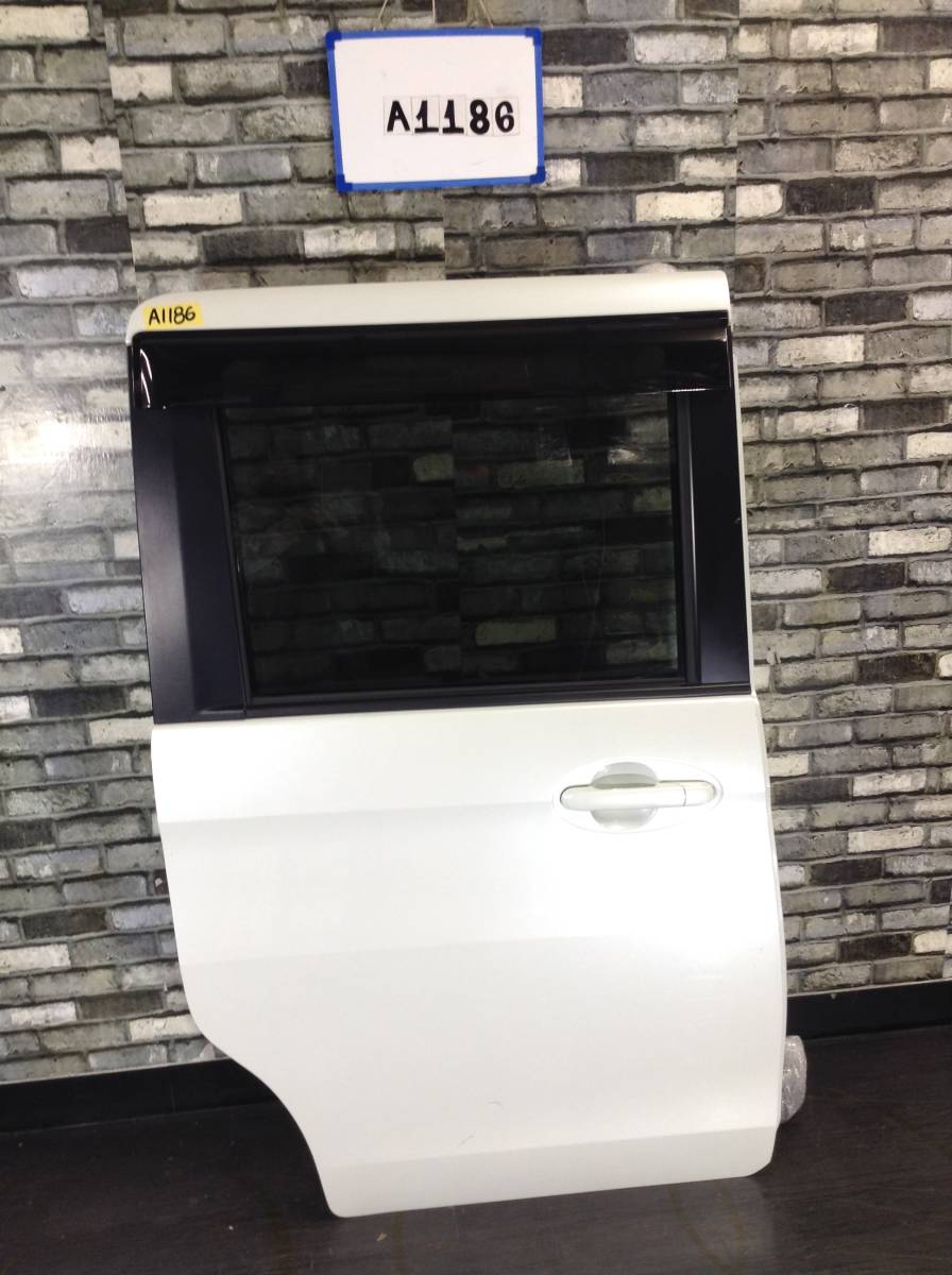 ★★★AA1186★★ MK32S スズキ スペーシア 右(R) リアドア サイドドア ドア Z7T拍卖