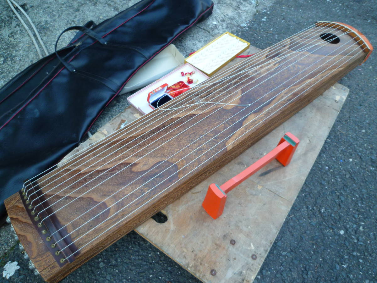 M7235 お琴 セット お琴柱14本 台 ソフトーケース 和楽器 高級 弦切れ 佐川急便220サイズ (0211)拍卖