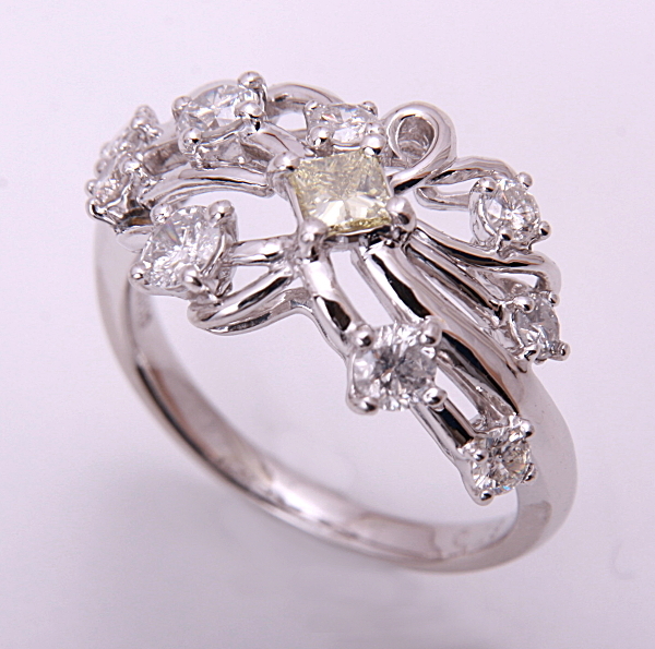 《質屋》Pt900★天然ダイアモンド0.19ct+0.81ctデザインリング★C-5065拍卖