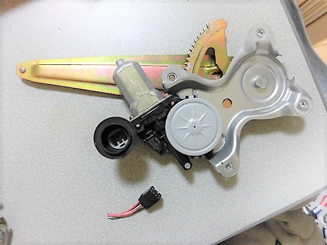 ◆GRS182 クラウン 3.0アスリート 左リアドア用 レギュレーター H17◆拍卖