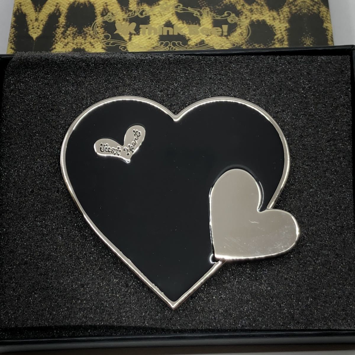 Y11093 Think Bee シンクビー ハート型 ミラー 手鏡 ノベルティ 黒 メイク道具拍卖