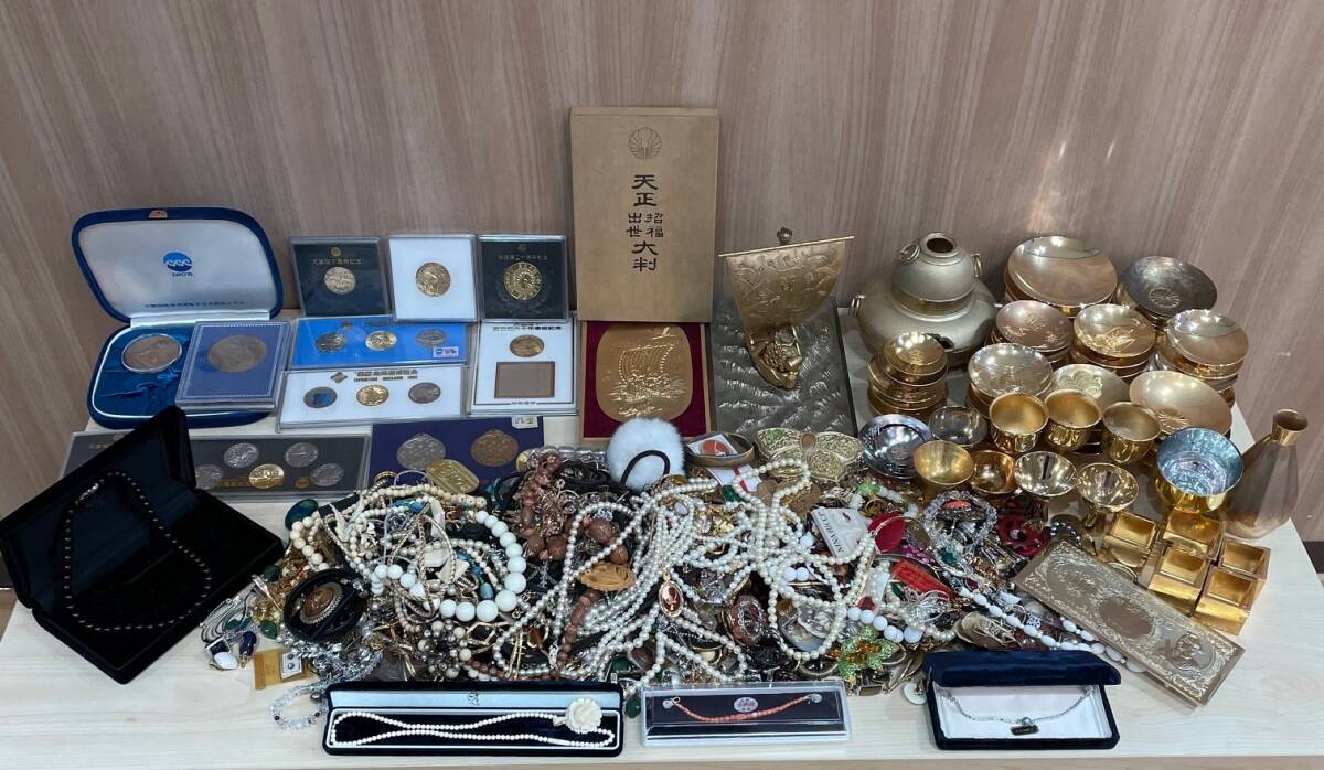 アクセサリー 大量まとめ 現品限り 現状お渡し パール リング ネックレス ブレスレット ピアス イヤリング 金銀杯 総重量約16㎏程 拍卖
