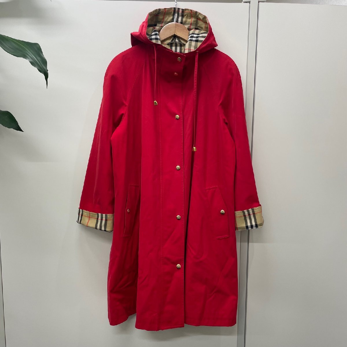 ■BURBERRY バーバリー コート フード ロング丈 レディース 40 ノヴァチェック レッド系 バーバリーズ ヴィンテージ パーカー 赤 中古□■拍卖