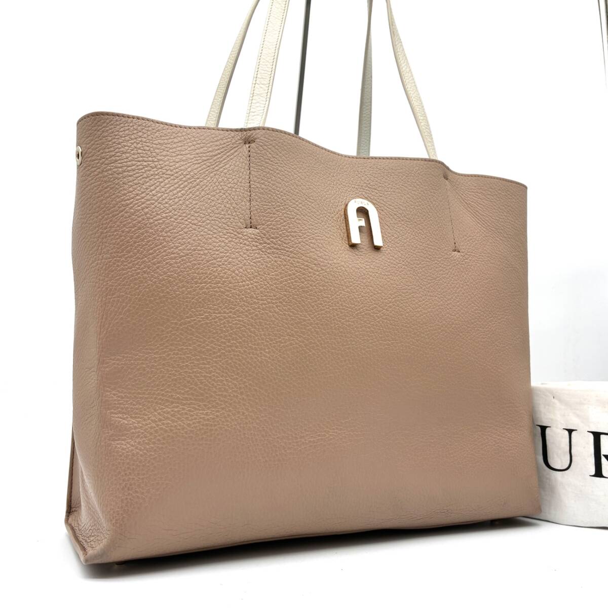 美品 FURLA フルラ トートバッグ ビジネスバッグ メンズ レディース アーチロゴ グレージュ レザー 本革 2室 大容量 多収納 A4 PC 肩掛け拍卖