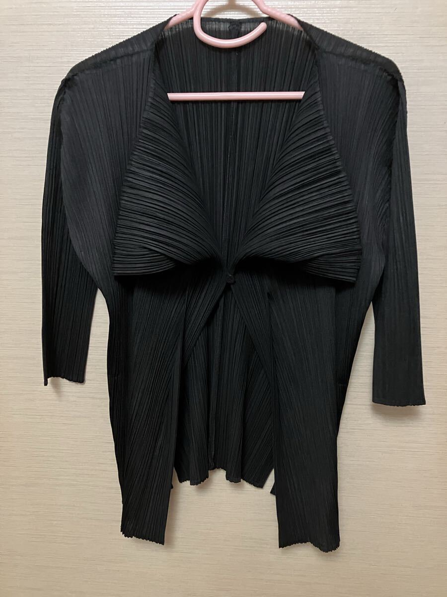 PLEATS PLEASE プリーツプリーズ ☆ イッセイミヤケ ISSEY MIYAKE ☆ 特徴のある黒の上着 トップス ほとんど未使用拍卖