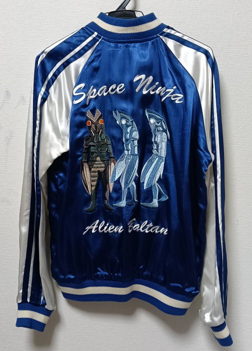 【着用1回のみ、美品】 TEN STRIKE バルタン星人 リバーシブル スカジャン サイズ:M ( ウルトラマン 関連衣類)拍卖