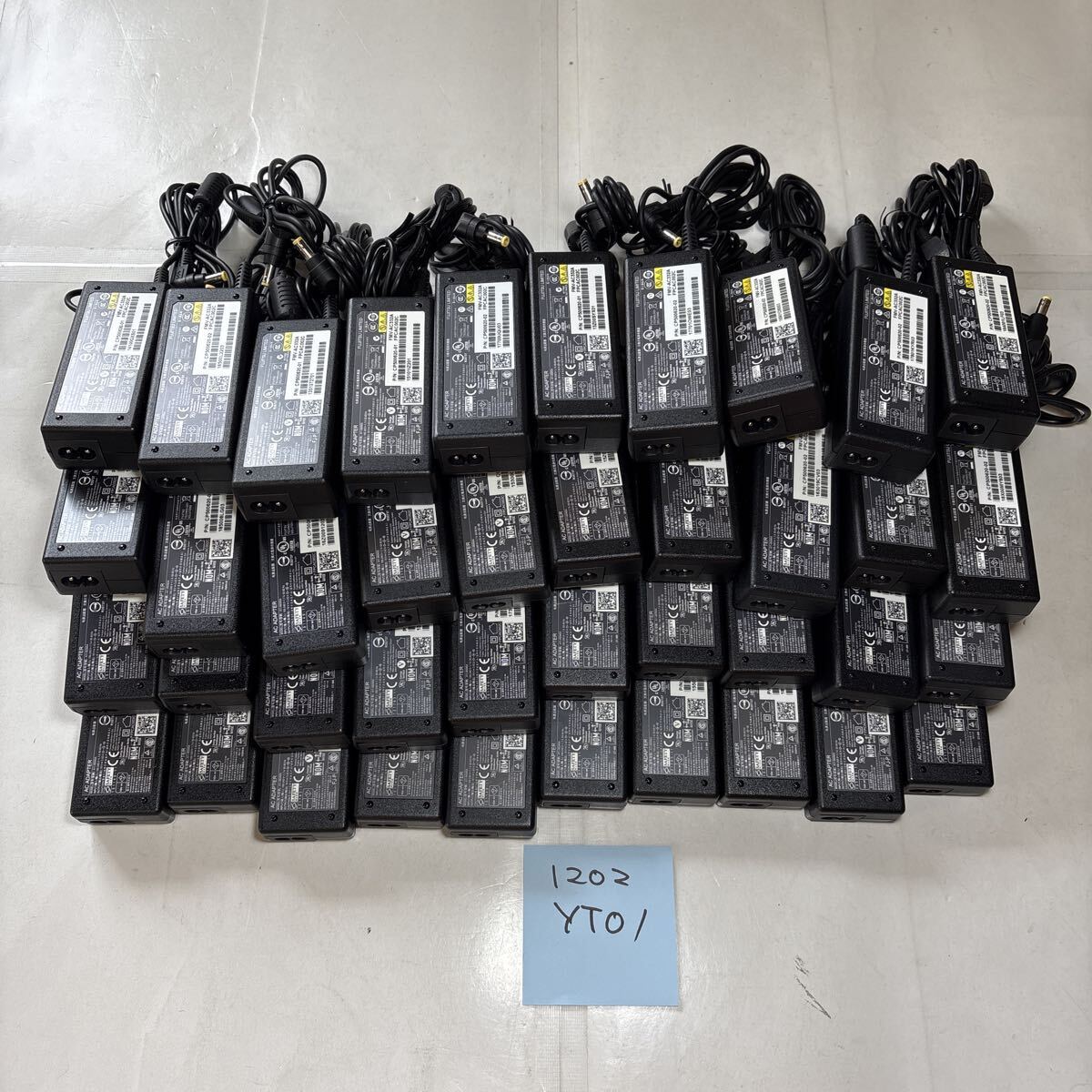 (1202YT01)送料無料120/中古/FUJITSU 富士通 フジツウ/FMV-AC332A(A11-065N5A/FPCAC002C)/19V/3.42A/純正 ACアダプタ40個セット拍卖