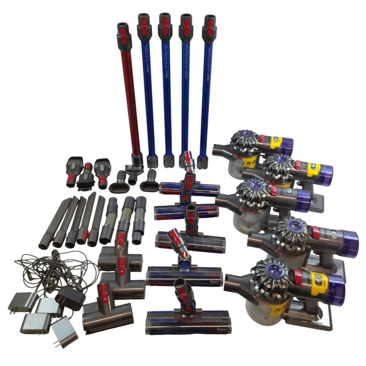 【11-106】★中古・動作確認品★5台まとめて ダイソン SV10K Dyson V8 Slim Fluffy ブラシ回転OK パーツ・充電コード付き スティック掃除機拍卖
