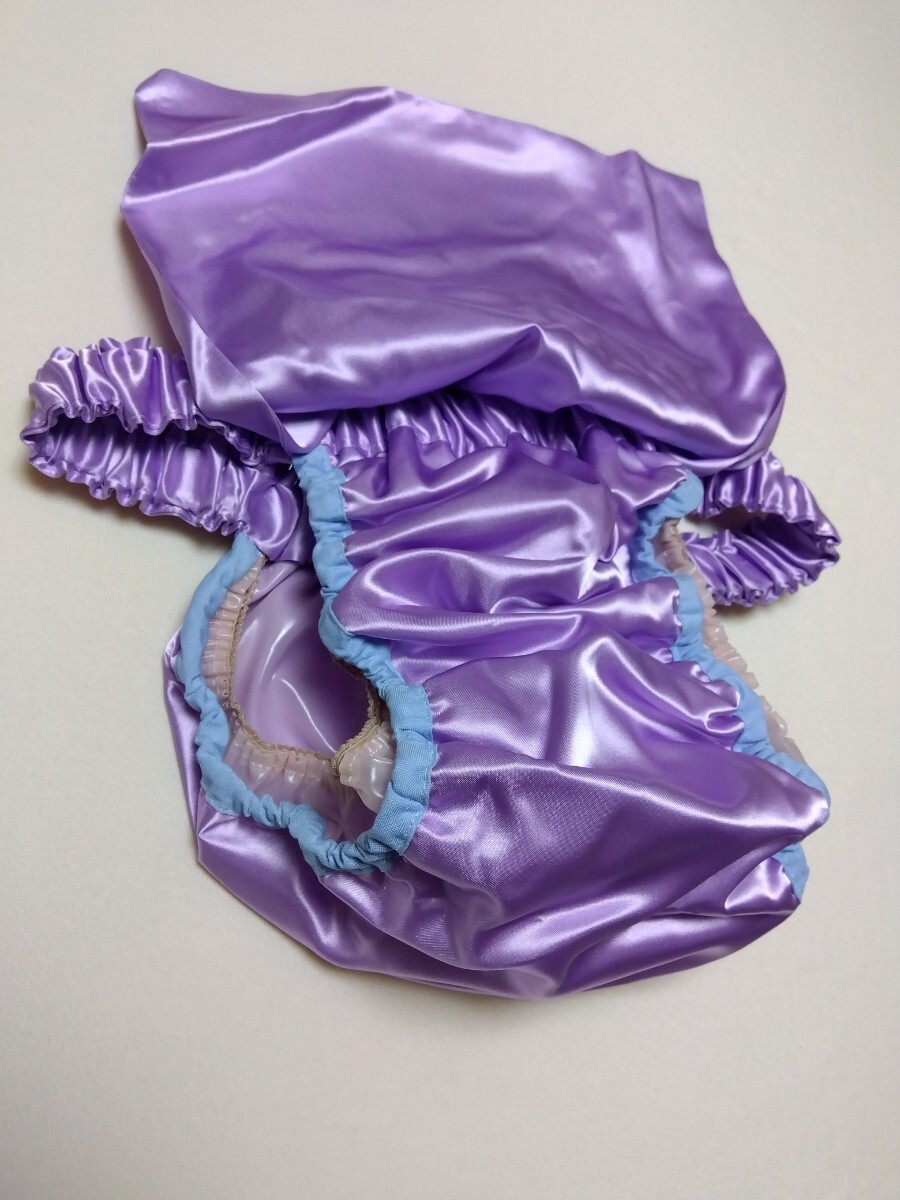【オムツカバー】ミニエプロン仕様(表側)サテン(内側)ビニール(脚口)防水ギャザー L~LL ビキニパンティーオムツ 光沢パープル拍卖