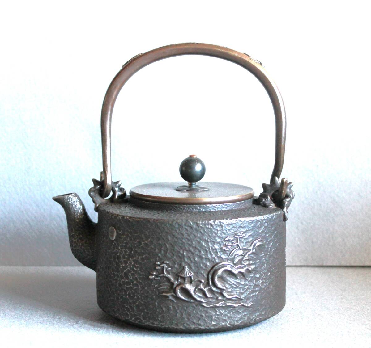 亀文堂 鉄瓶 肩衡 月下波千鳥 日本琵琶湖在東 蒐集品 香道具 茶道具 インテリア ディスプレイ【彩】 拍卖