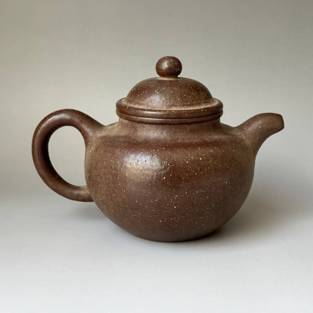 古陶芸 紫砂壷 清時代 【邵大亨】 製 「蓮子壷」 紫泥 煎茶 急須 茶道具 唐物 時代物 茶器 容量450cc LT-251221拍卖