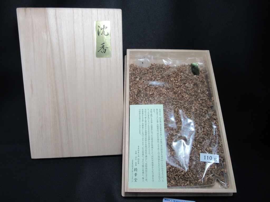 歳末特売セール/精華堂製「上/タニ沈香/内容量約110g刻み/桐箱入」インドネシア産 香木 焼香用 お香/薫香 法事 法要/川本仏壇店/川本仏拍卖