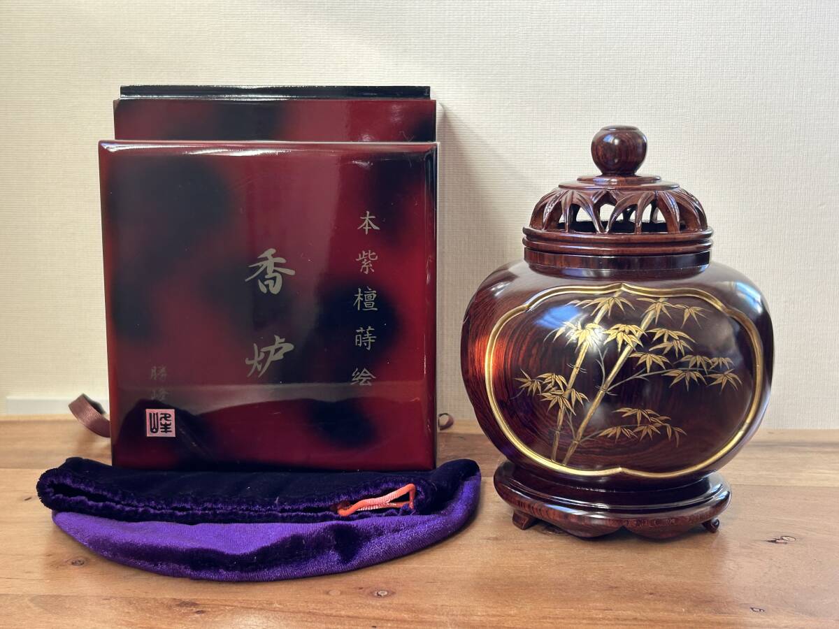 本紫檀 蒔絵 香炉 竹 鶴 鯉 絵柄 勝峰 作 箱付 高さ16.5cm/ 彫刻 天然木 木製 蓋物 金彩 香道具 置物 オブジェ 骨董品 古美術 漆器 煎茶拍卖