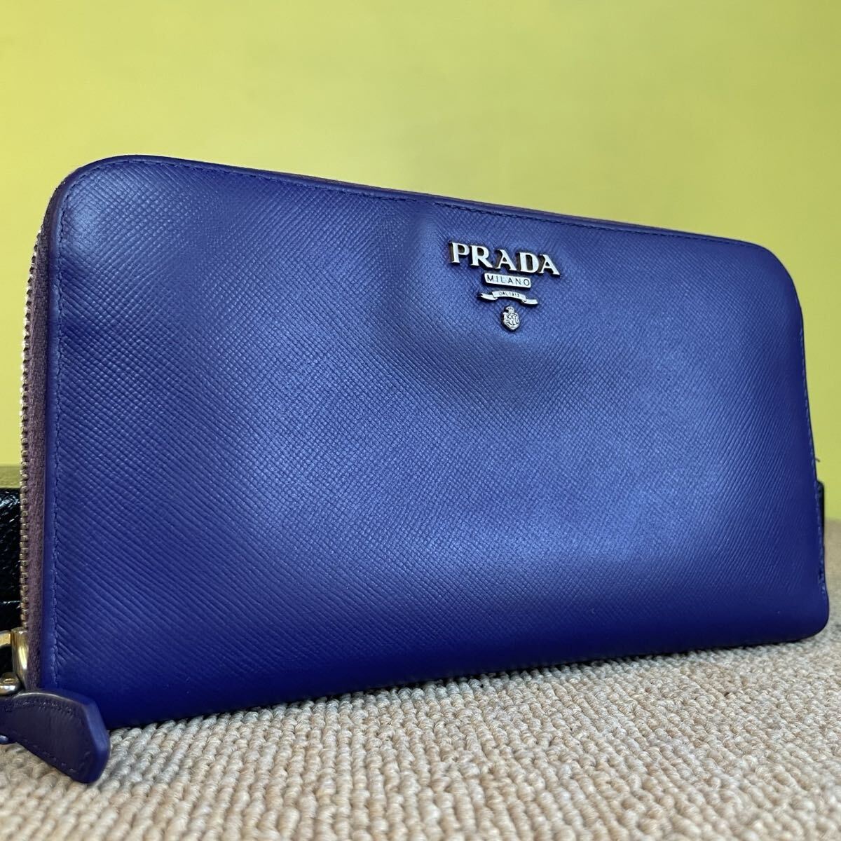一円 美品 PRADA プラダ 長財布 ラウンドファスナー サフィアーノレザー ロングウォレット ウォレット レザー ネイビー ブルー拍卖