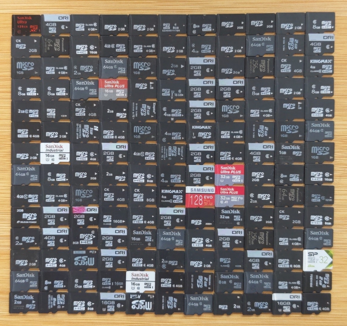 microSDカード 154個 まとめセット 容量色々 未検品 動作未確認 ジャンク ガラケー スマホ デジカメ ビデオカメラ等 年末在庫処分拍卖