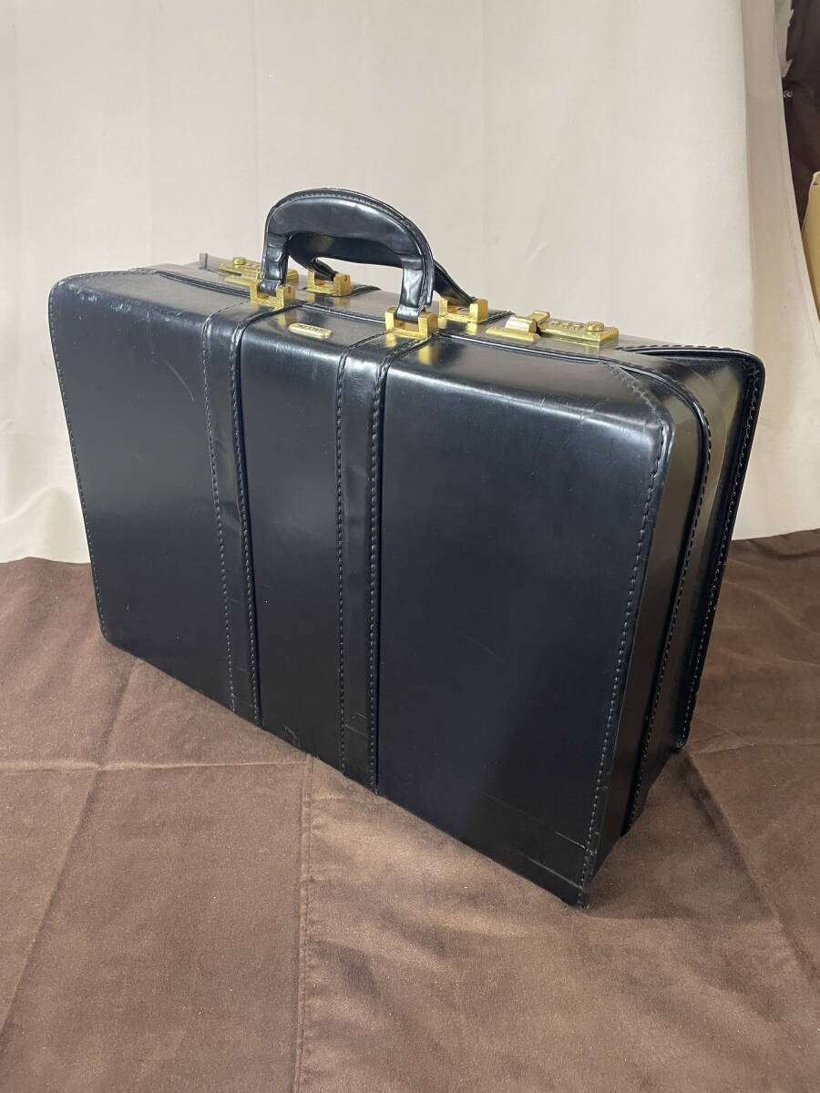 17800円極めて美品即決!Made in ItalyパイロットケースSACCHI牛革ダレスバッグ出張にトラベルビジネスバッグビジネス鞄 アタッシュケース拍卖
