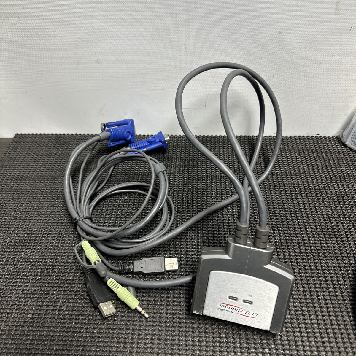 「C13_4K」SW-KVM2AUU CPU自動切替器(2:1) ディスプレイ、USBキーボード・マウス(251229)拍卖