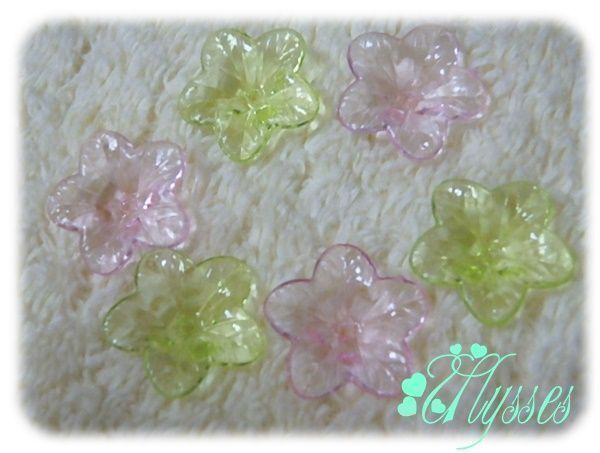 ■ビーズ■や■17mm梅花型ピンク&グリーン2色セット★30個プラ★説明文・自己紹介は必ずお読みください拍卖