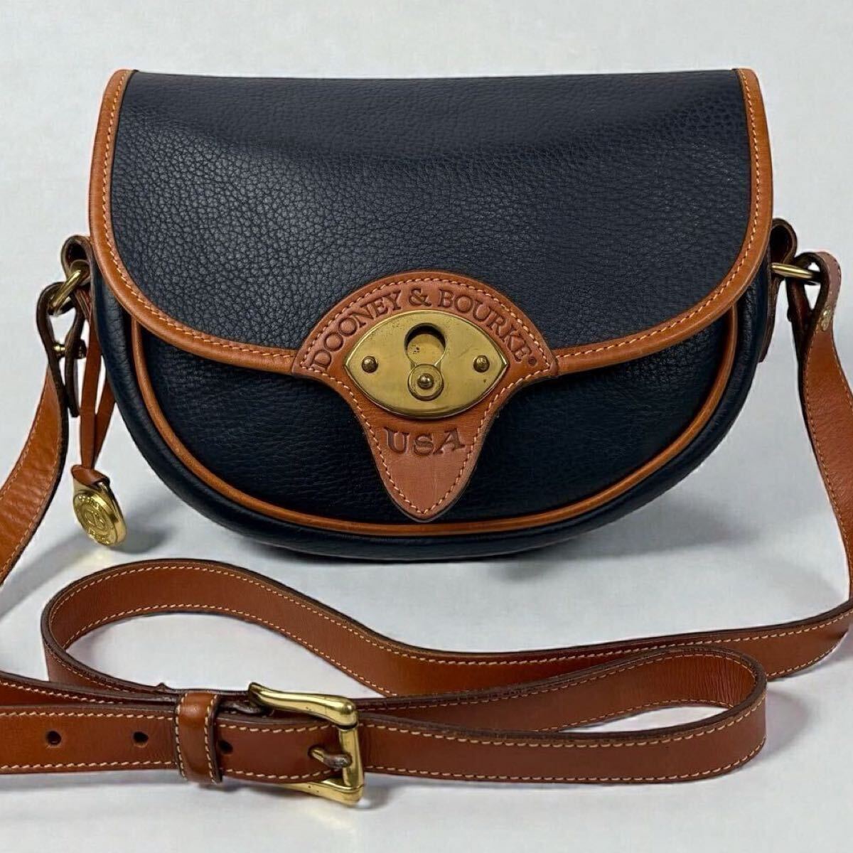 【美品】 DOONEY BOURKE ドゥーニーアンドバーク ショルダーバッグ クロスボディ ゴールド金具 ネイビー 紺 レザー Y2K ヴィンテージ拍卖