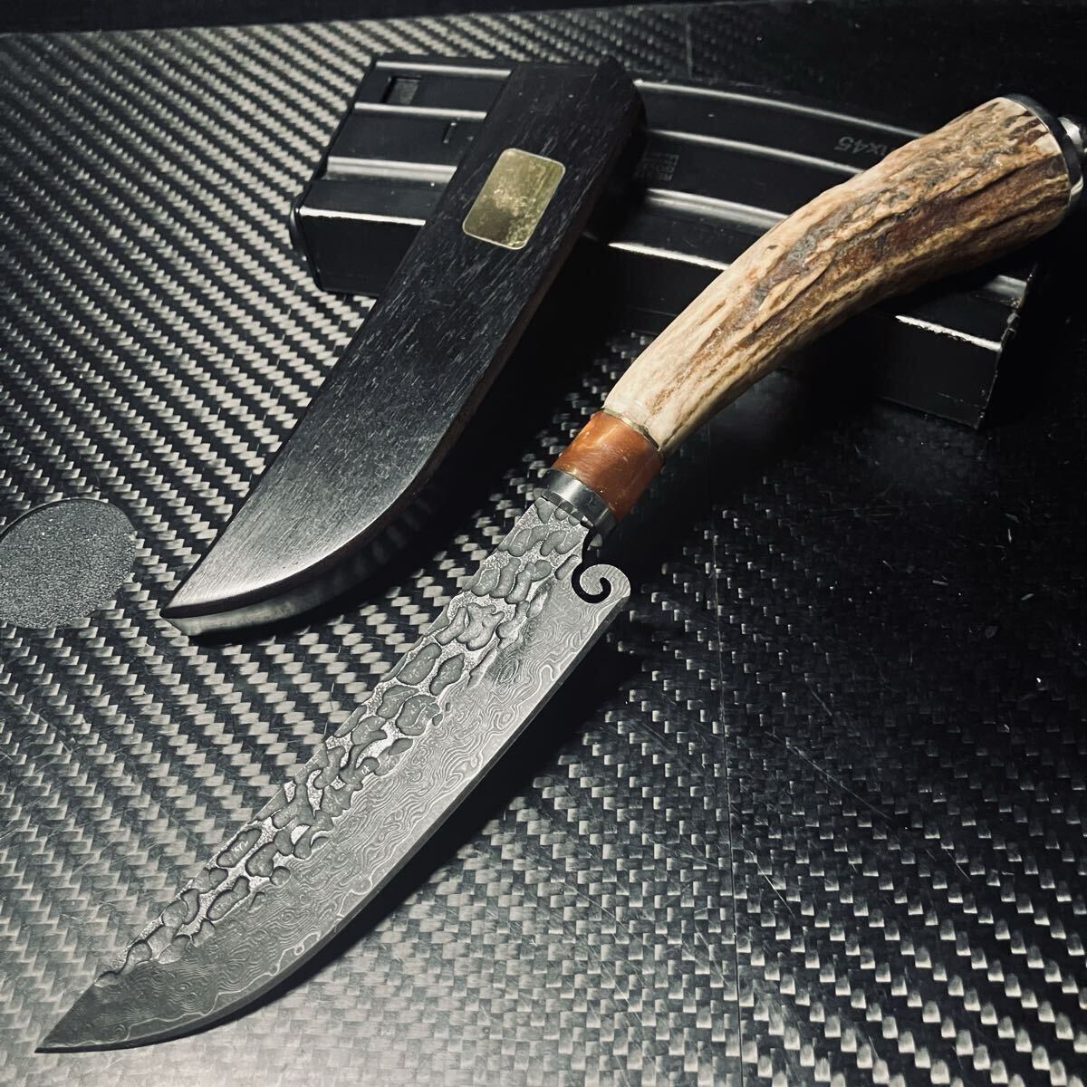 刃厚4mm 128g重量感 超高品質 牛骨ハンドル サバイバルナイフ ダマスカス鋼製 薪割り シース付き キャンプ アウトドア ハイキング 野外登山拍卖