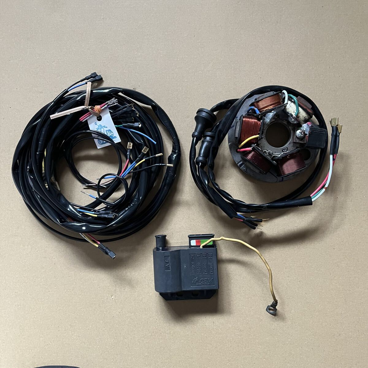 ベスパ 125ET3再生産 ウインカー付き用ステーターコイル、新品ハーネス、中古CDI拍卖