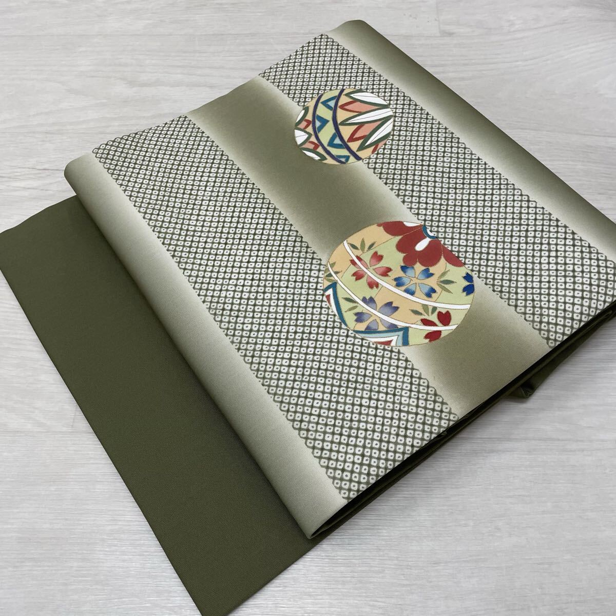 名古屋帯 塩瀬 可愛い鞠の染め 上品な抹茶色 九寸 正絹 着物 W-8367拍卖