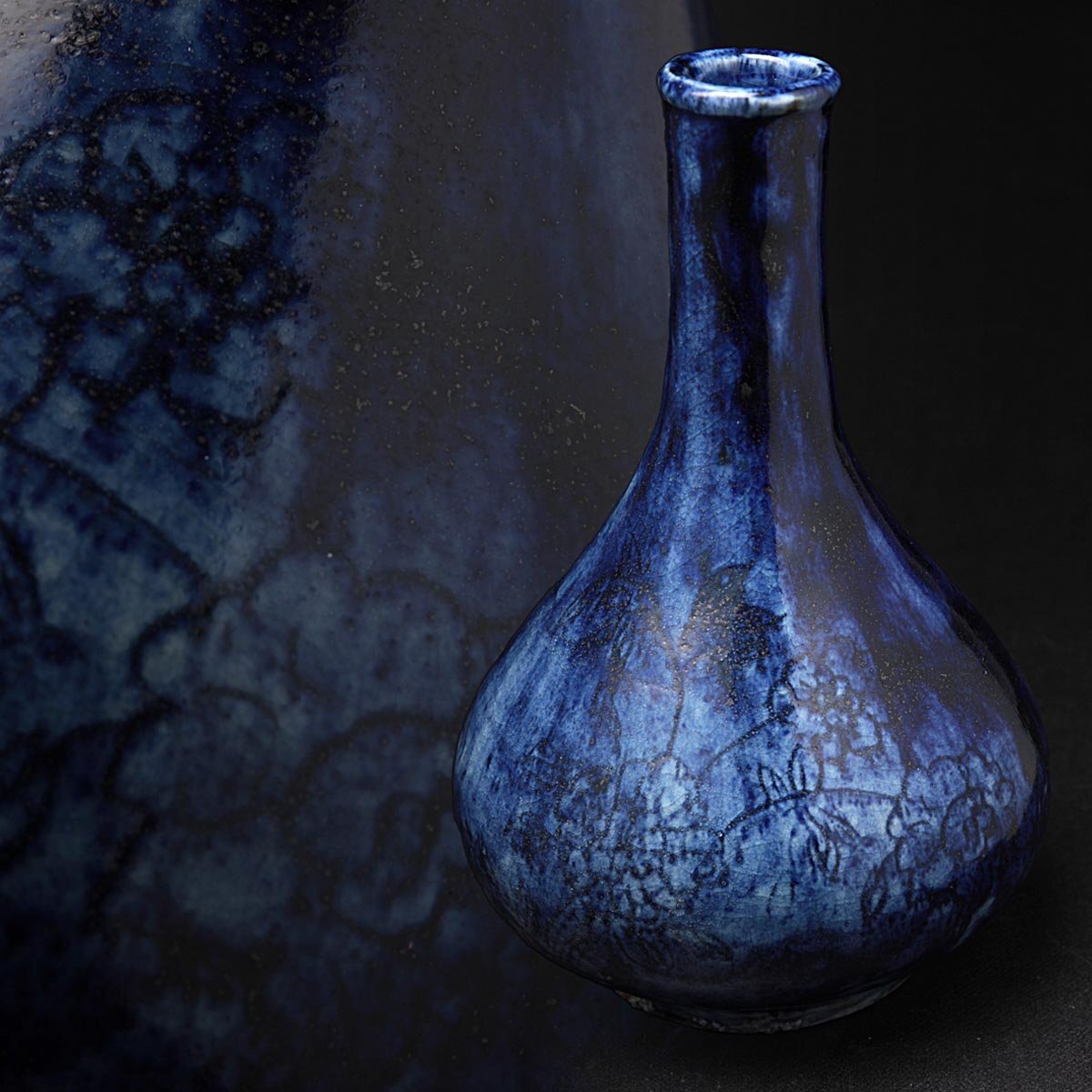 FD986 朝鮮美術 李朝瑠璃釉牡丹文徳利・瑠璃釉草花文瓶 高17cm 砂高台 木箱附・花瓶・花入・花生 朝鮮古陶 朝鮮古美術 酒器拍卖