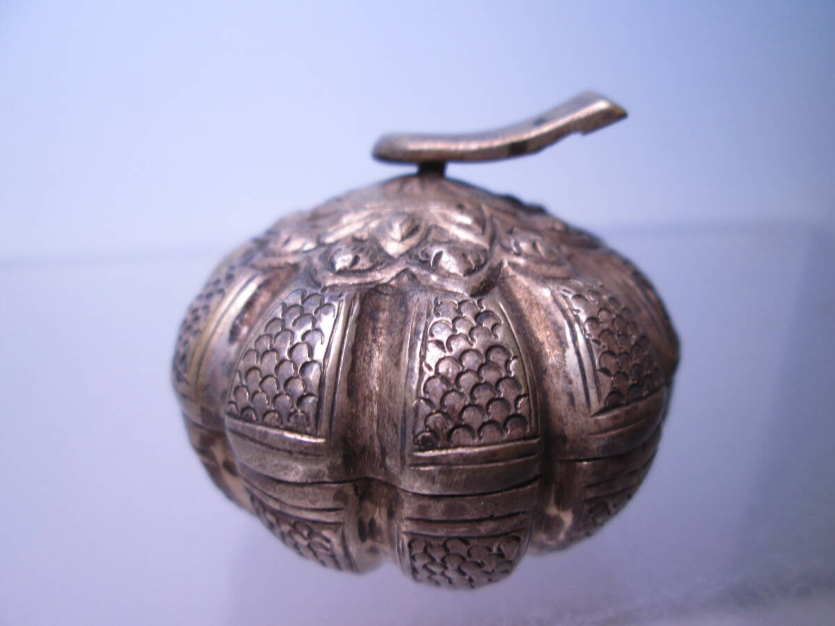 ☆世界の小箱コレクション・彫金細工 かぼちゃの蓋物 22,71g ラオス/ヴィンテージミニボックス/ピルケース/蓋物拍卖