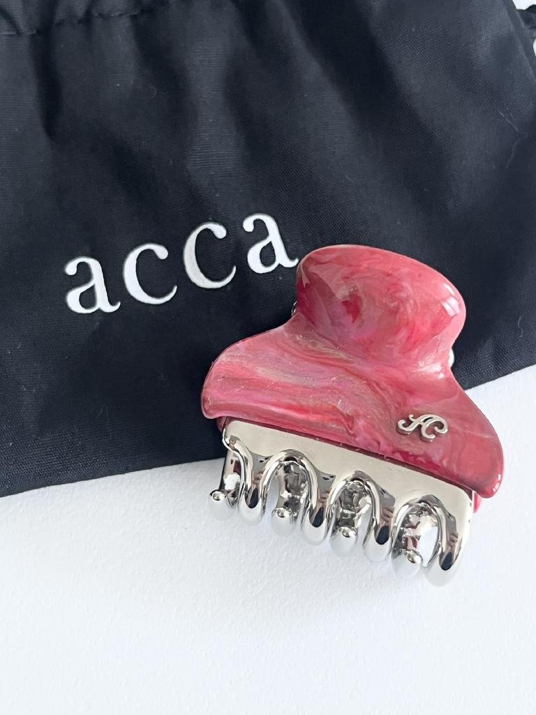 【送料込】acca アッカ 限定カラー バービークリップ(S) 幅4 高さ3.5 奥行き3 濃いピンク×シルバー ヘアアクセ 小物 6455284拍卖