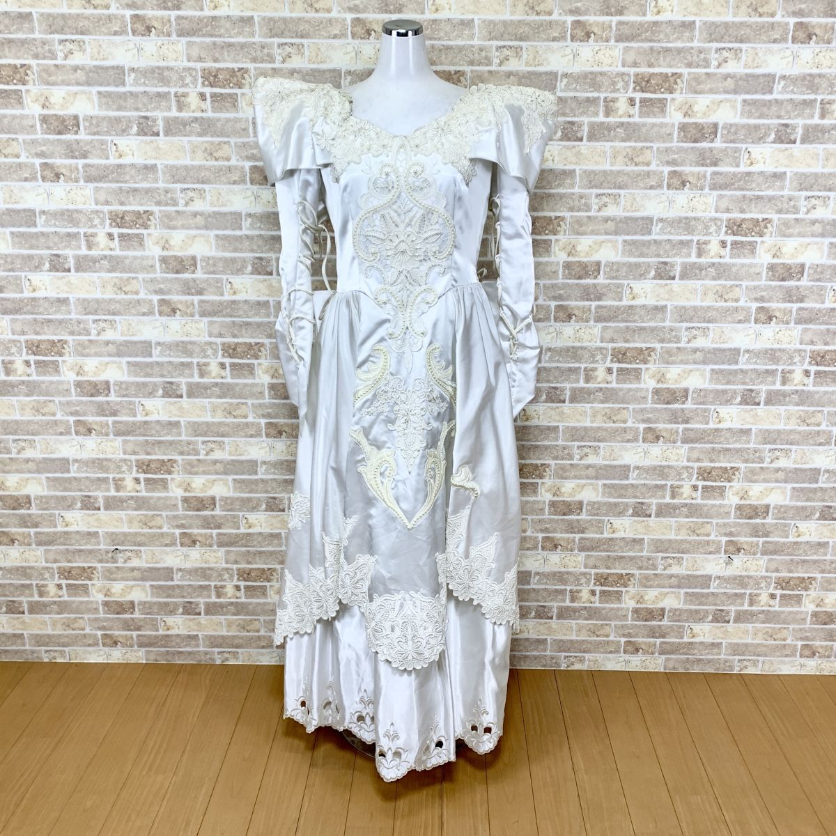 1円 ウエディングドレス KOKI 13TT 白系光沢 肩パット カラードレス 発表会 中古17036拍卖