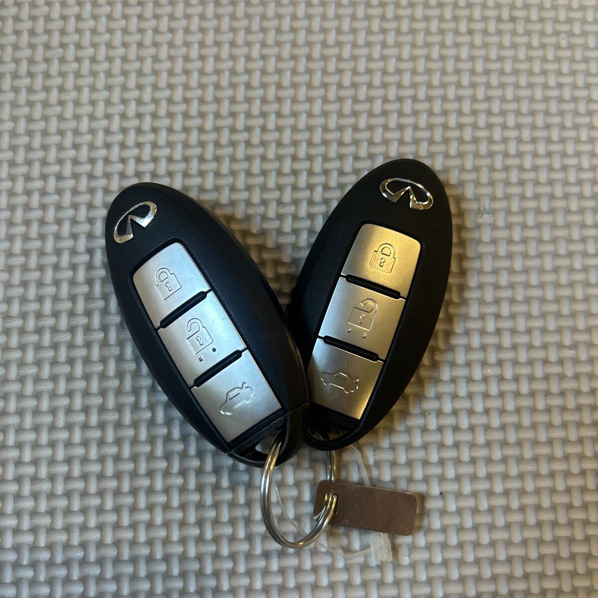 美品 日産 インフィニティ フーガ 純正 スマートキー 2個セット 3ボタン トランク 007-AA0016 (399拍卖