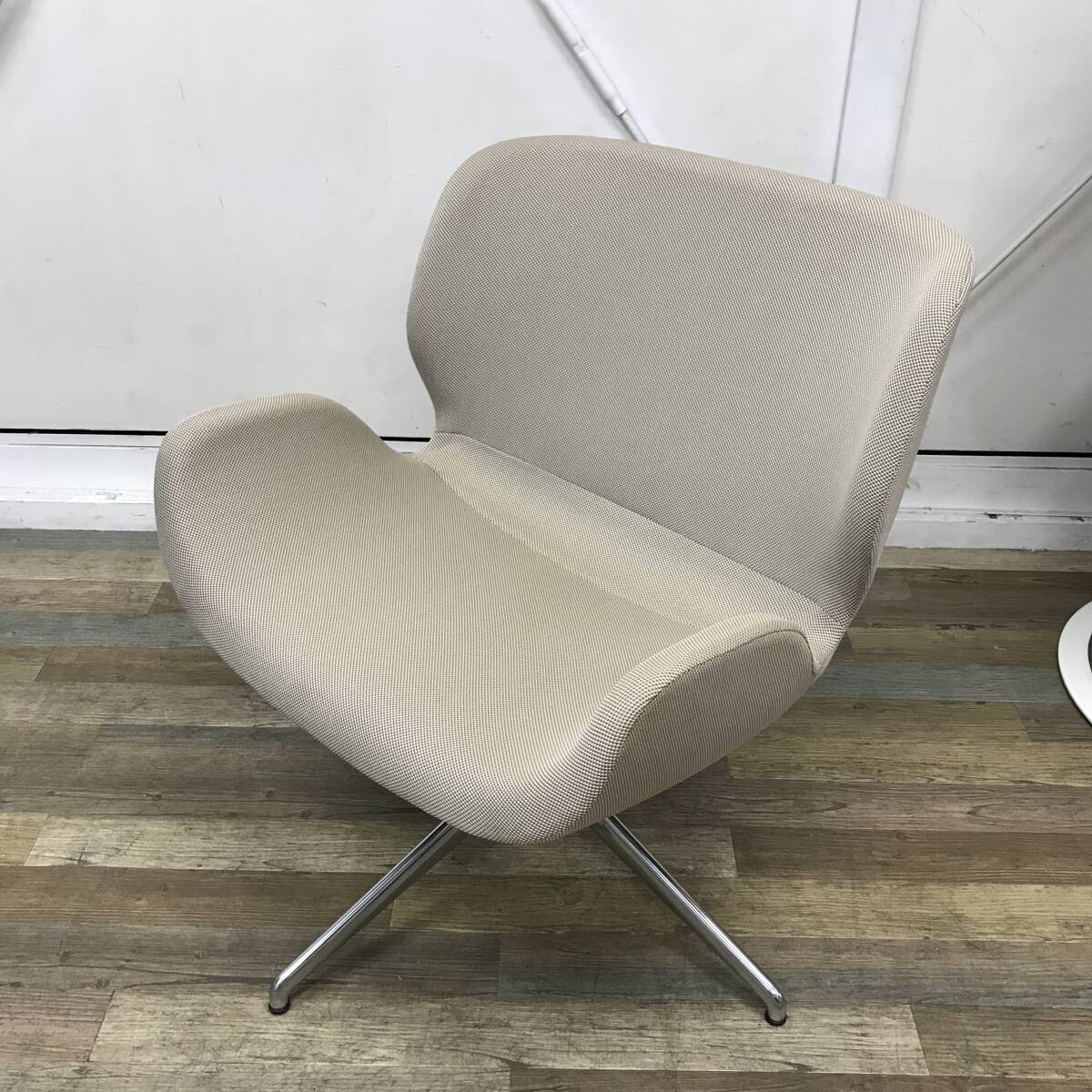 【展示品】オカムラ ラウンジチェア フロックス 回転椅子 ベージュ拍卖