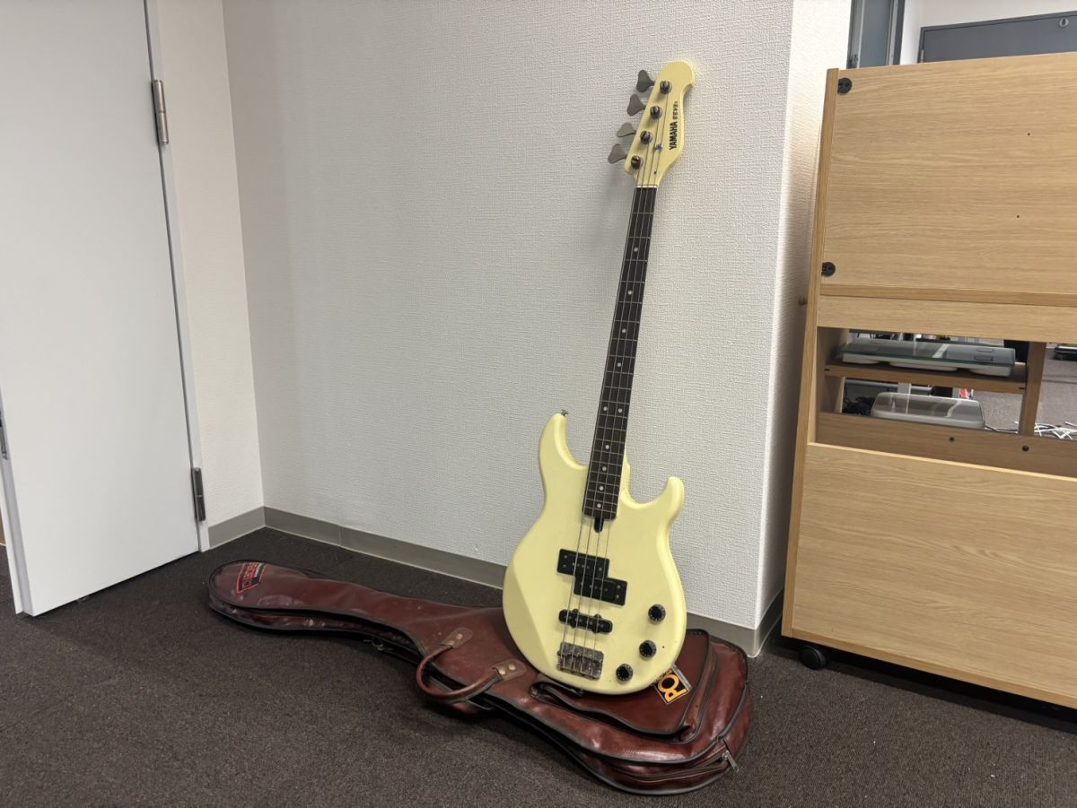 E065-X12-378 YAMAHA ヤマハ エレキベース BBV IIS ソフトケース付き ※画像参照 現状品①拍卖