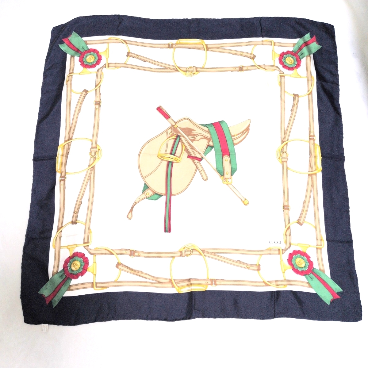 1円〜GUCCI グッチ 馬具柄 シルクスカーフ 100% SILK ホワイト×ネイビー 上品エルメス系デザイン 86×86 大判拍卖